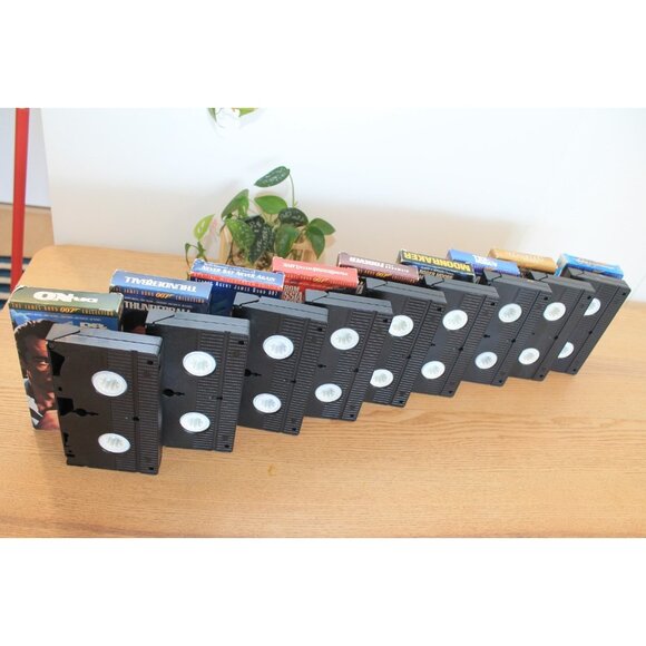 James Bond 007 VHS Colletction Lot of 9 - TESTED and WORKING. - Picture 16 of 17